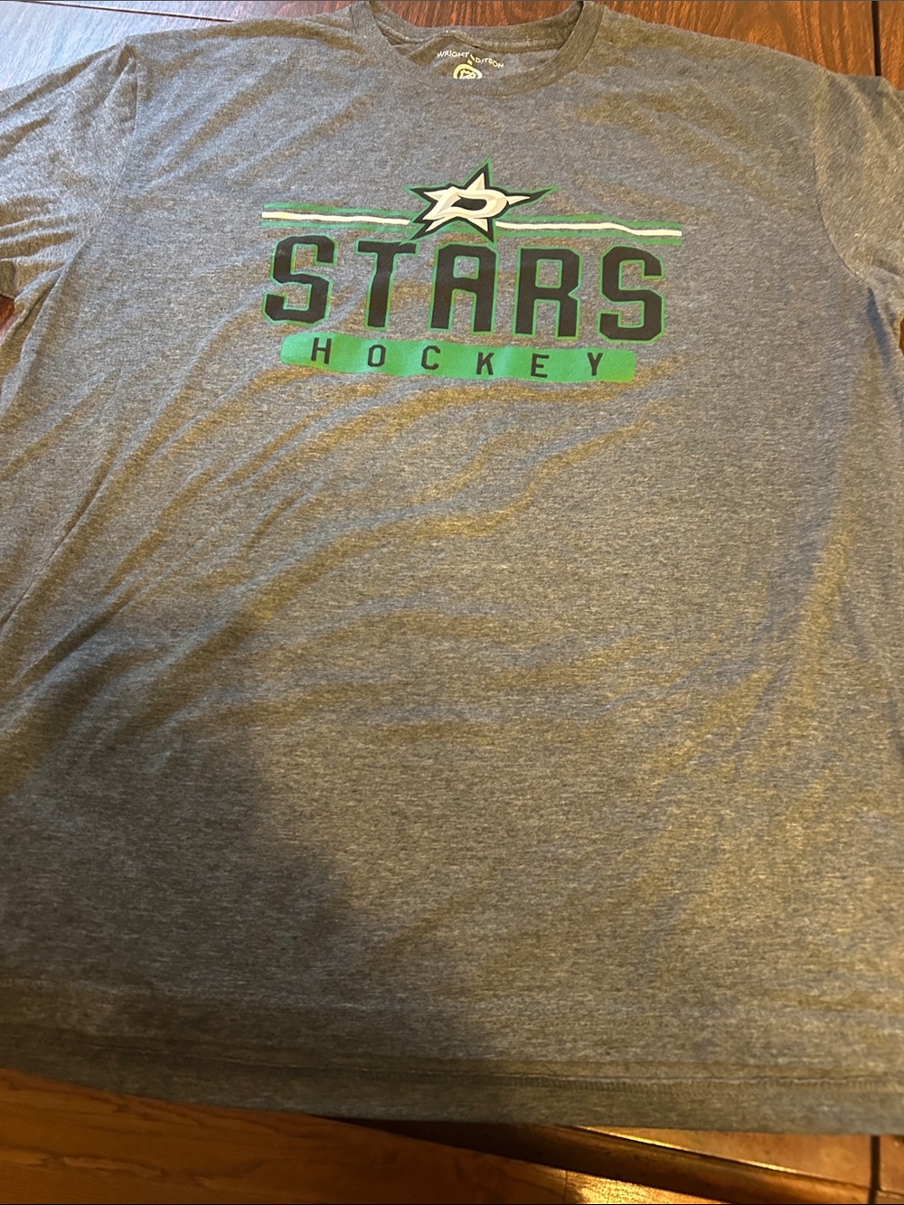 Dallas Stars Hockey charcoal tee in XL.